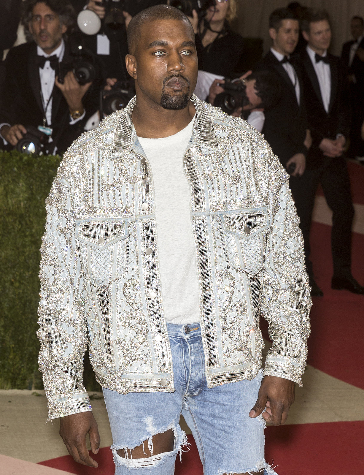 [US] Kanye enlists fans to identify fake employee found on his payroll