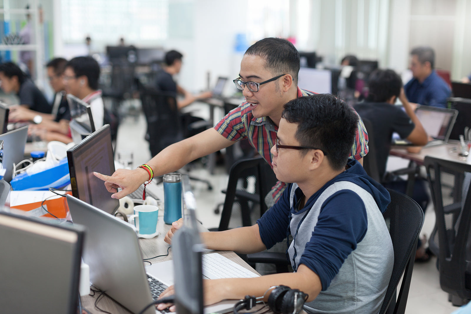 [Singapore] Nearly 1 in 4 workers use AI almost every day yet few see clear benefits