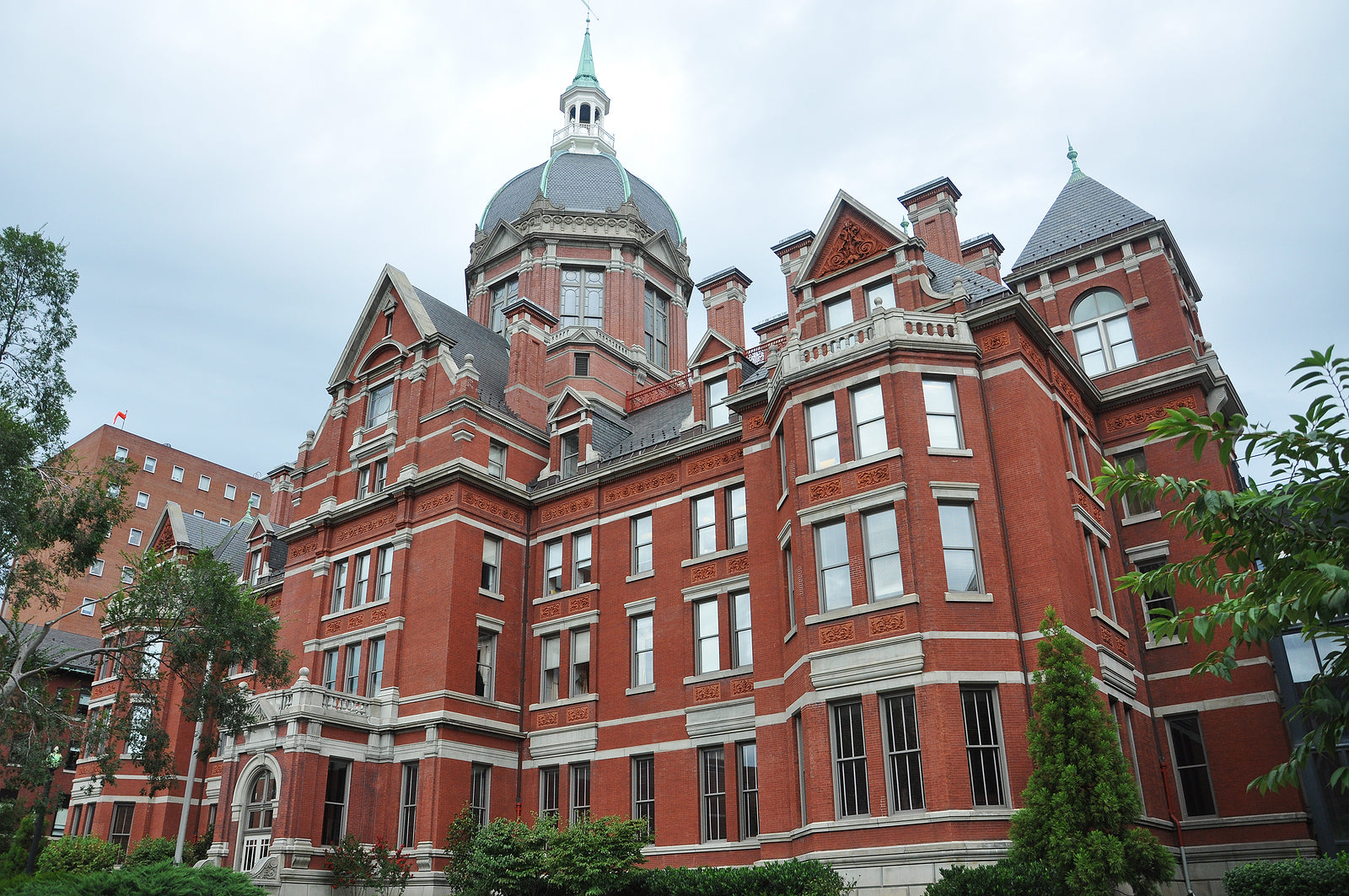 [US] Johns Hopkins Health System hastens $15 minimum wage implementation
