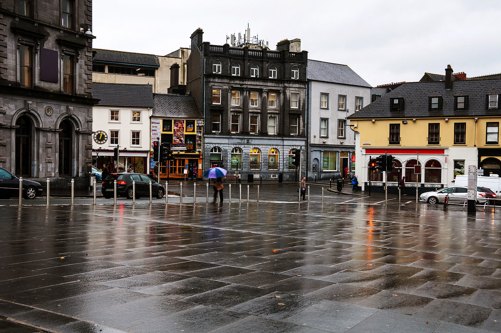 [Ireland] Call for tax cuts and minimum wage restraint to help small firms
