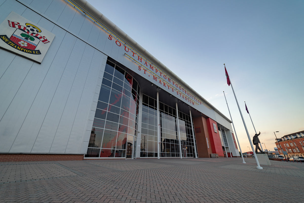 [UK] Southampton first Premier League club to defer player salaries