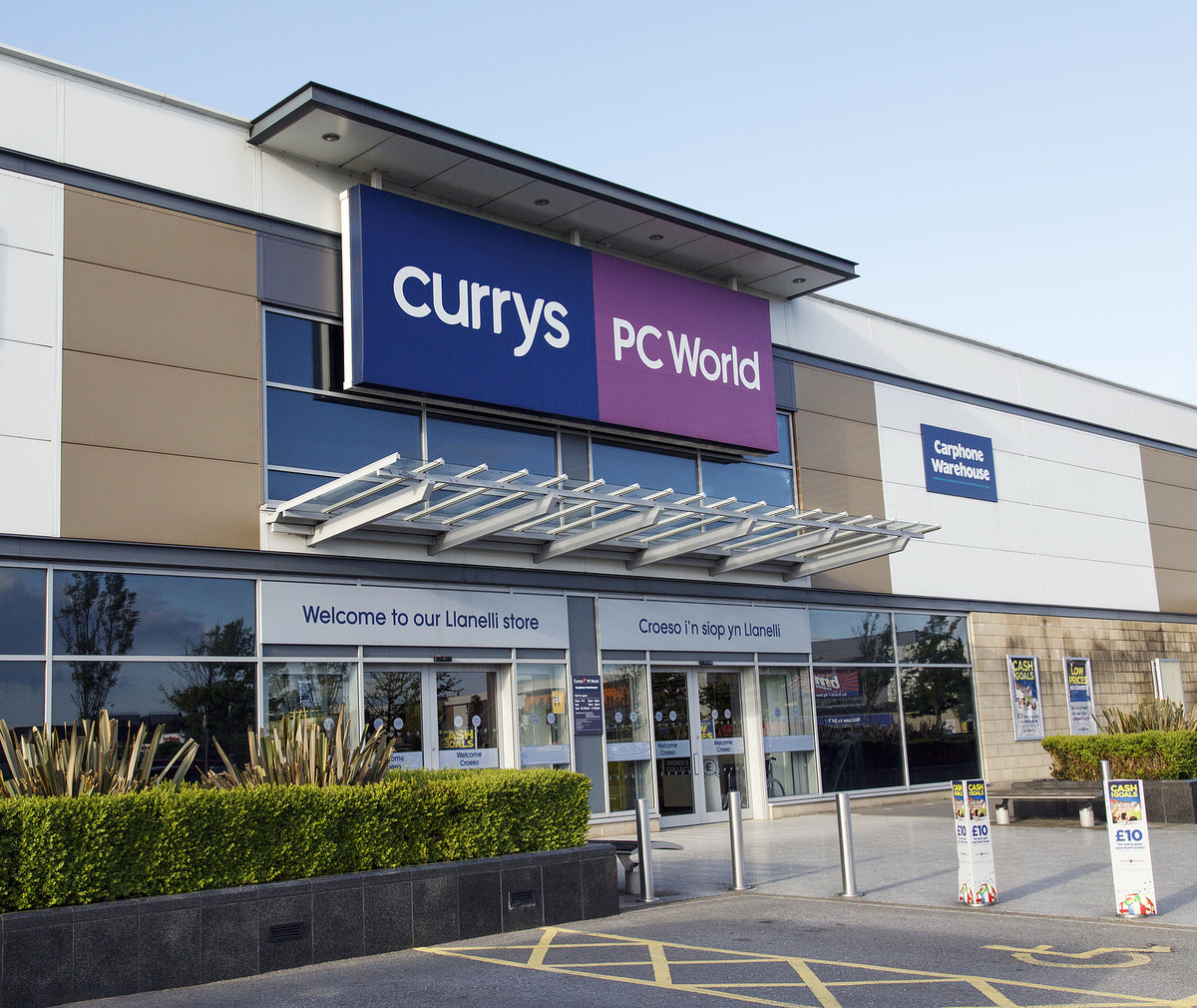 [UK] Staff shortages at Currys prompt third pay rise in 13 months