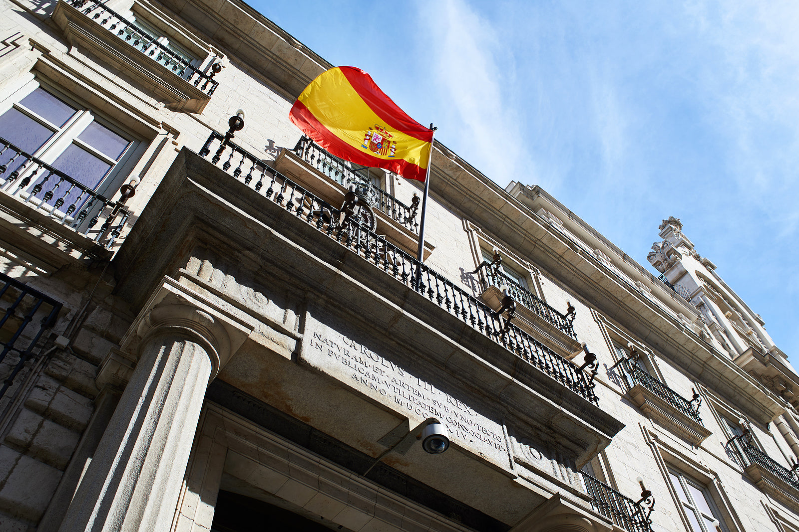 [Spain] Government now paying more people than the private sector