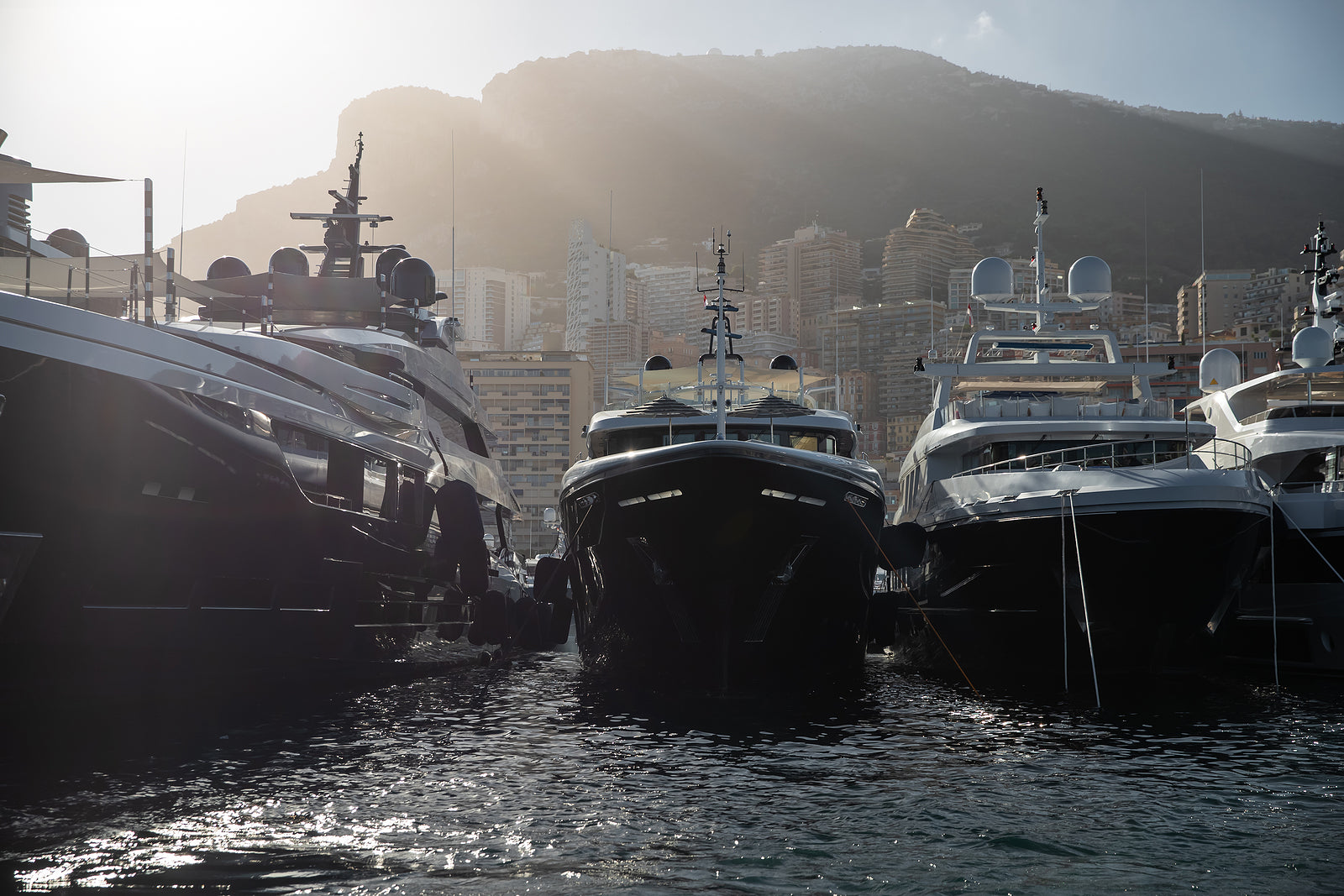 [Global] Payroll headaches for crews on Russian megayachts