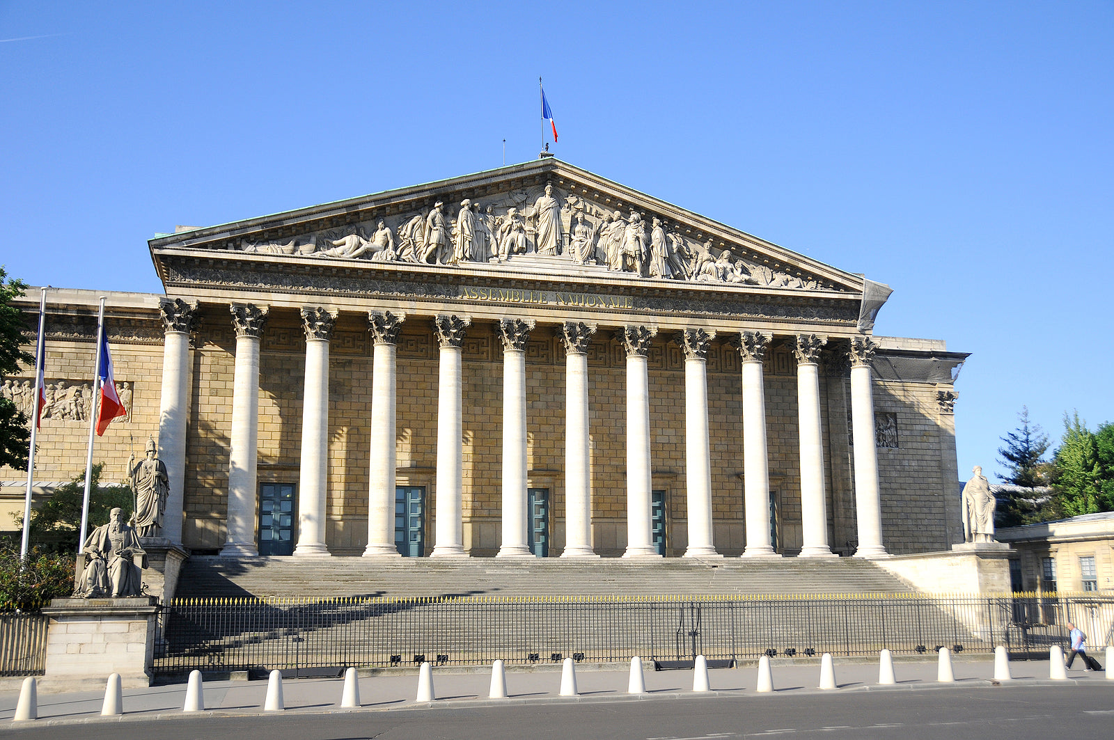[France] Unions and employers at odds over pensions