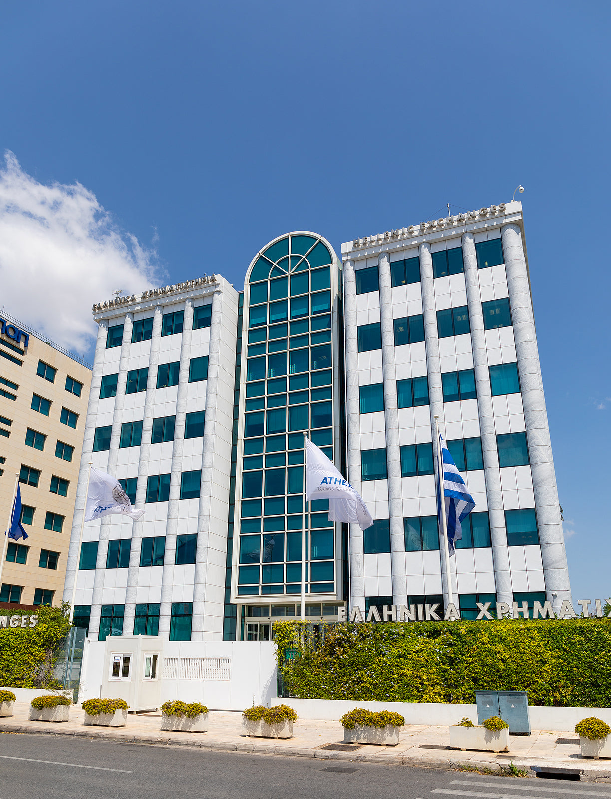 [Greece] Industry pays the economy’s highest wages