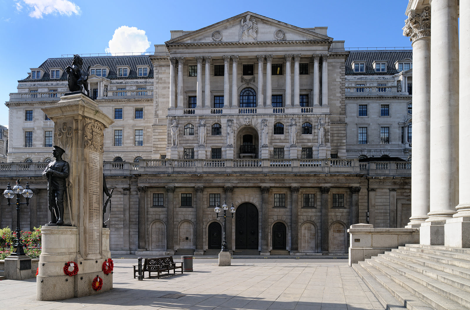[UK] Pay settlements stay at 4.9% in three months to June