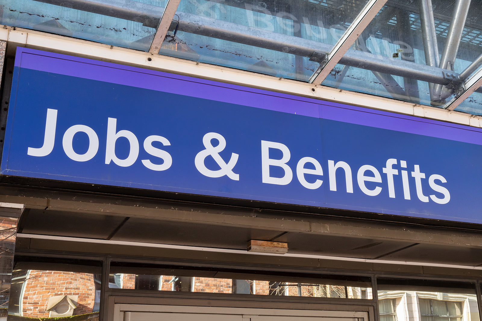 [Northern Ireland] Signs of weakening labour market despite record payroll number
