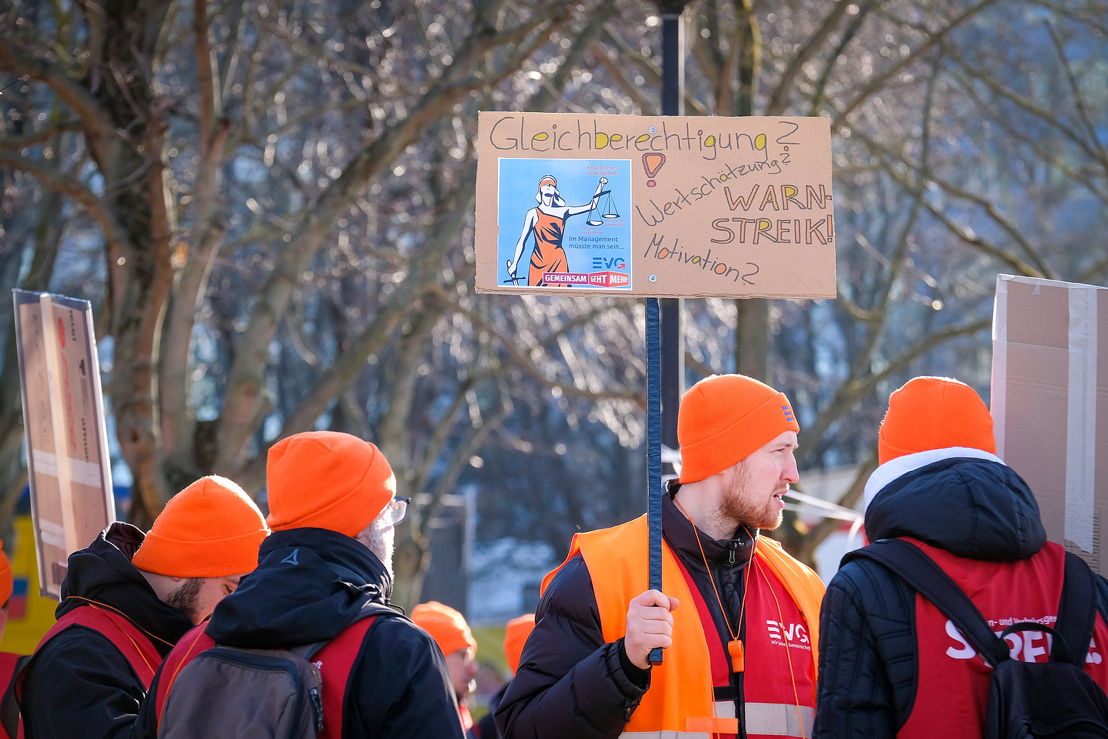 [Germany] Public sector workers strike wage deal