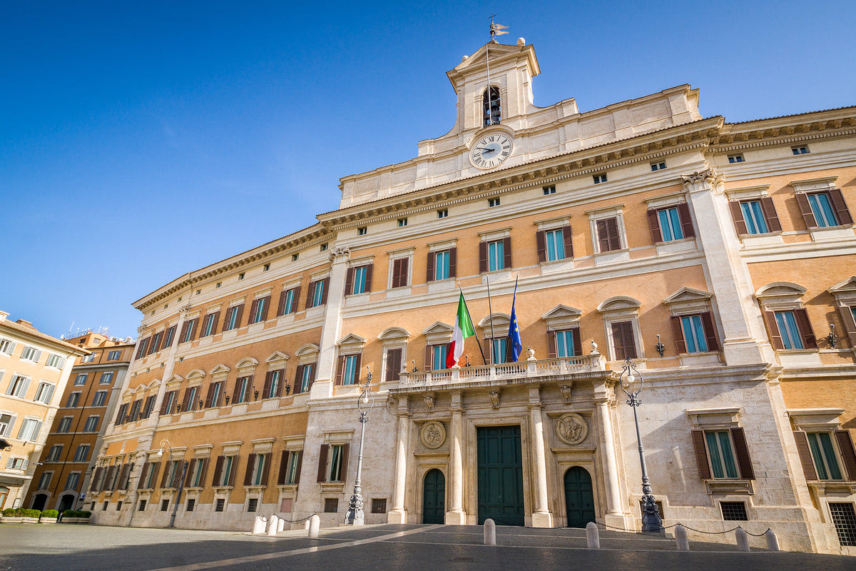 [Italy] Decree against illegal employment of foreigners passed