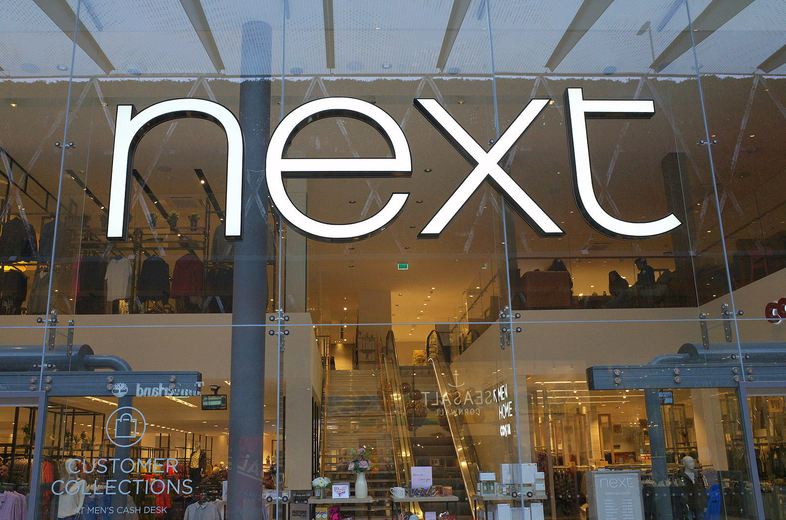 [UK] Next resisting call from investors to reveal number of staff paid below living wage