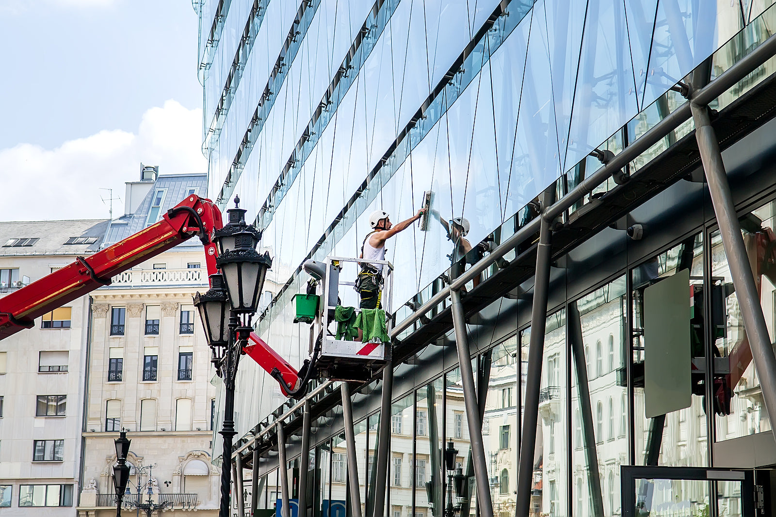 [Hungary] Minimum wage increase boosts benefits