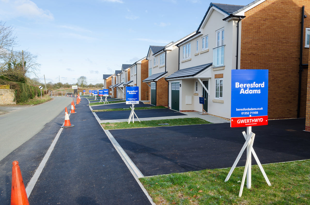 [UK] House sales collapse as banks pull mortgage offers
