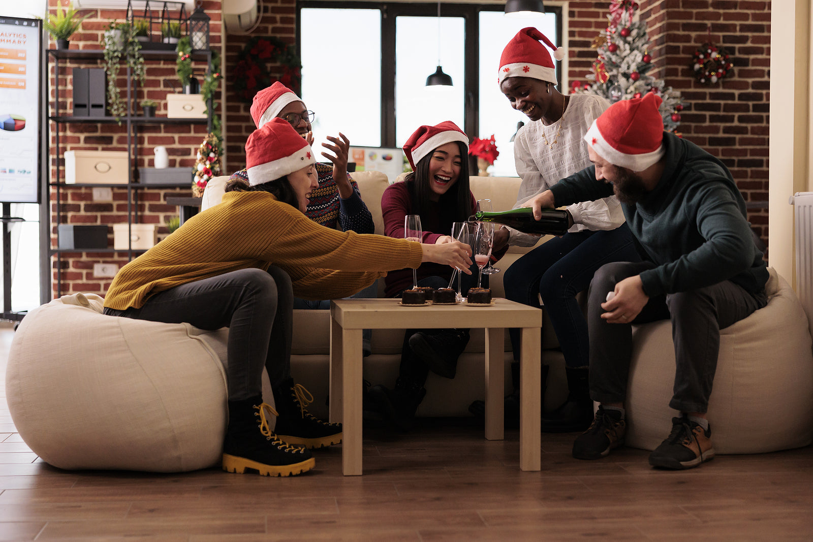 [UK] 5 Christmas party tax breaks to ease the burden this holiday season