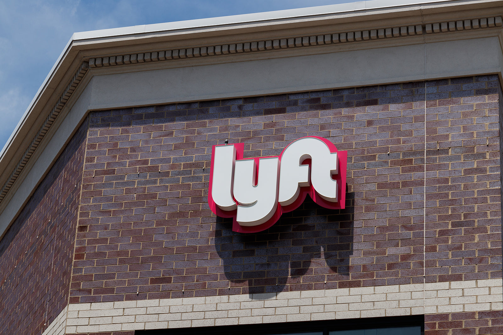 [California] Uber and Lyft drivers criticise ‘slap in the face’ pay cuts
