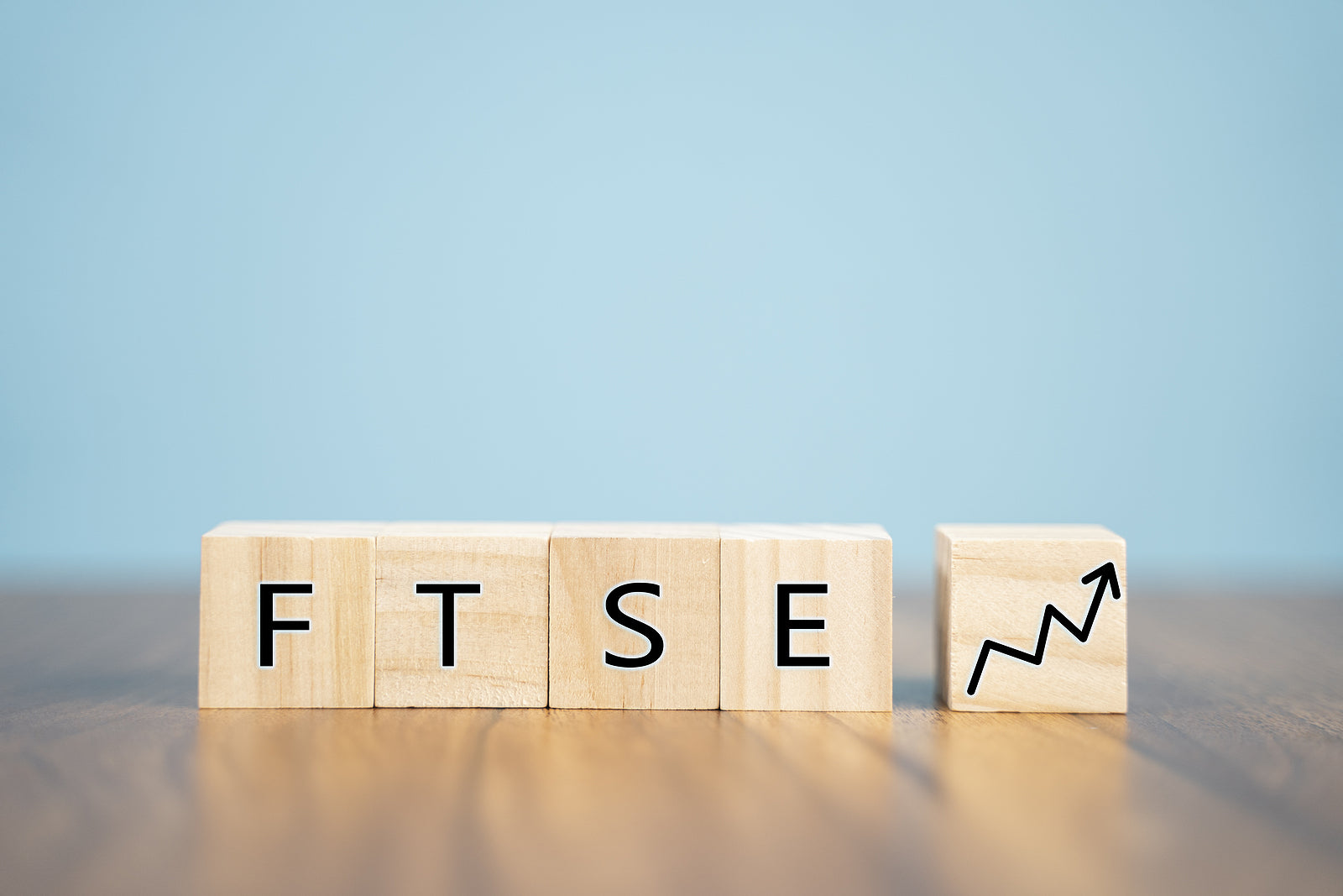 [UK] FTSE 100 Bosses earn UK average salary in just 3 days
