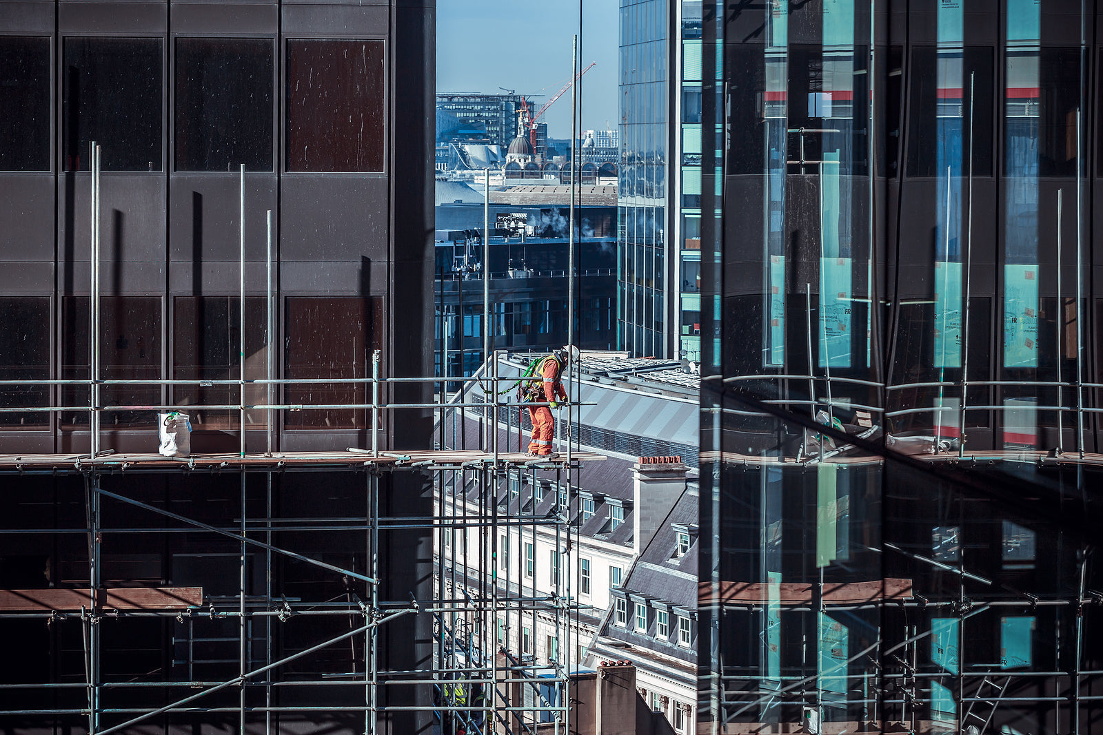 [UK] Pay deal gives construction workers wage bumps and extra holiday