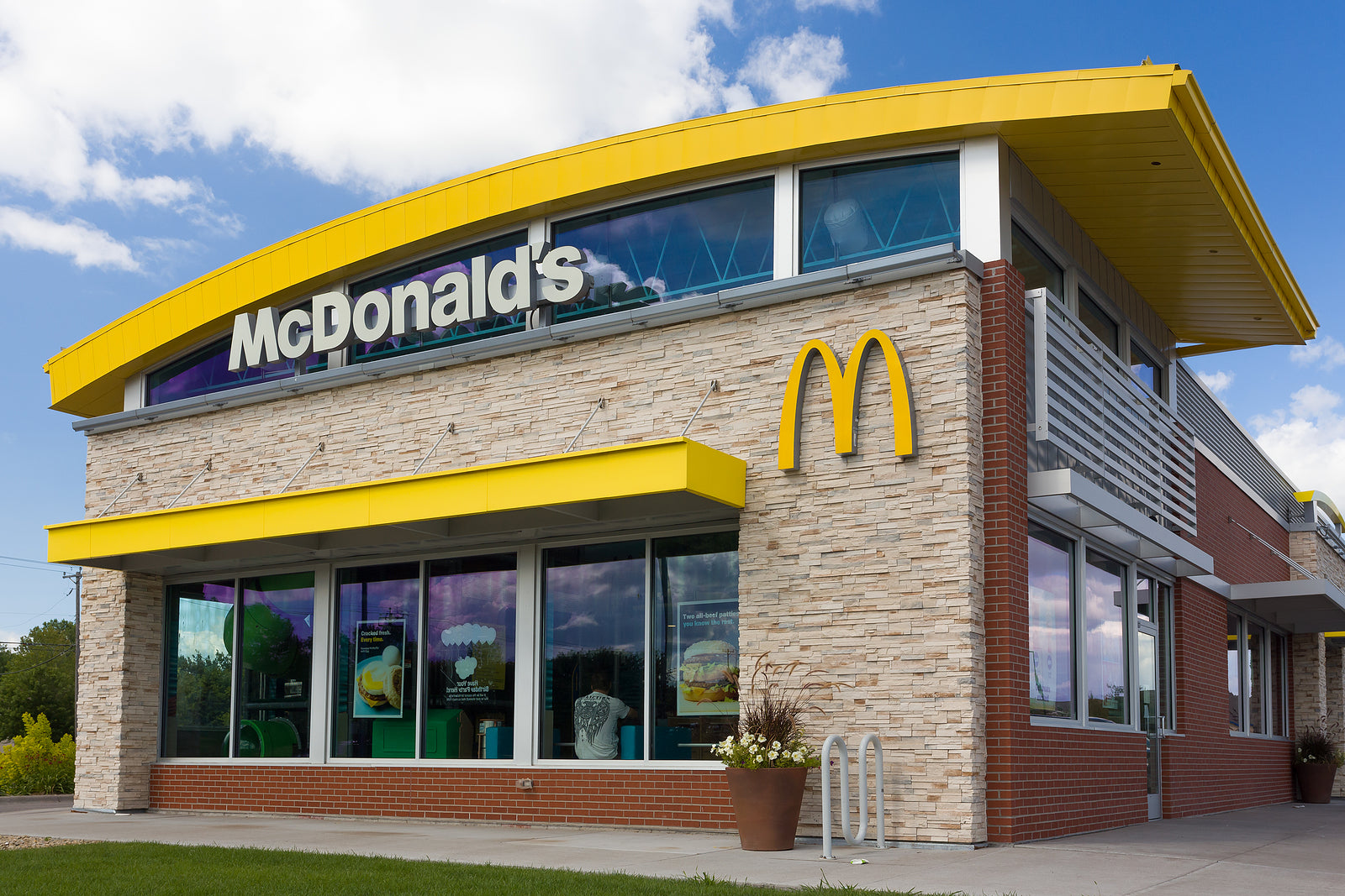 [US] McDonald’s workers win back jobs in COVID layoff case