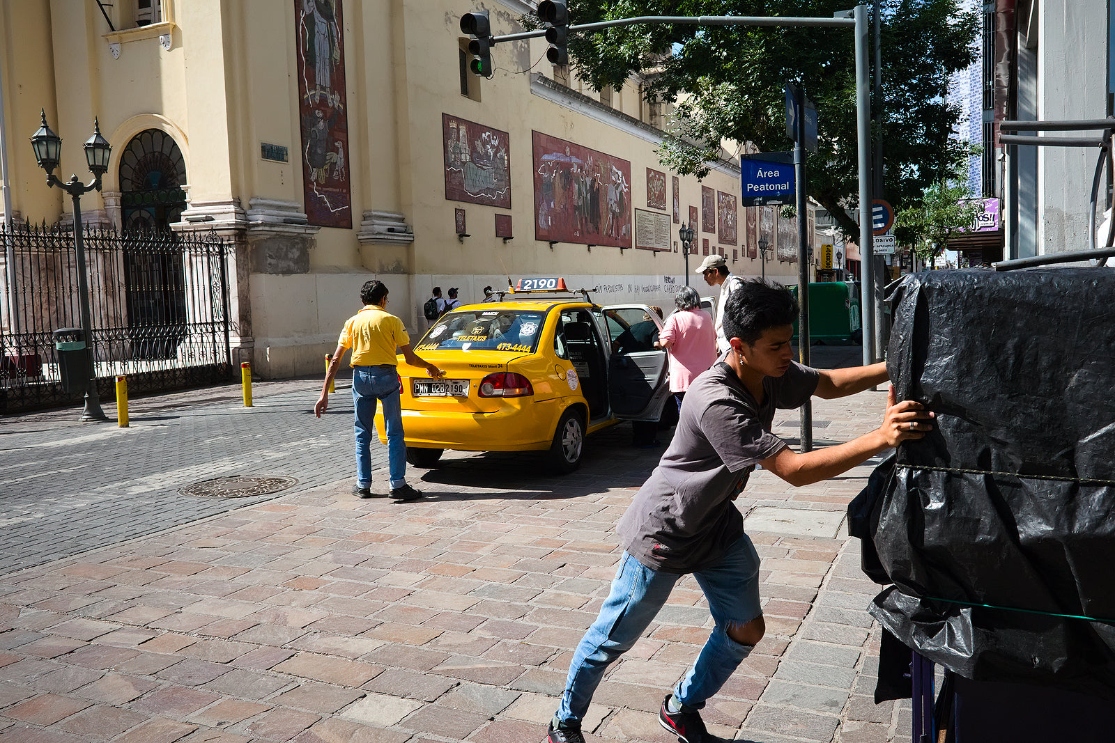 [Argentina] Push to move welfare recipients from cash jobs onto payroll
