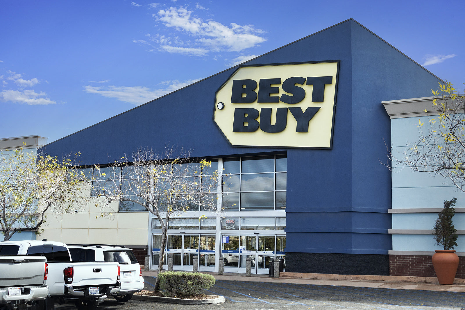 [US] Major retailers face off in 'labour hoarding' war over hourly employees