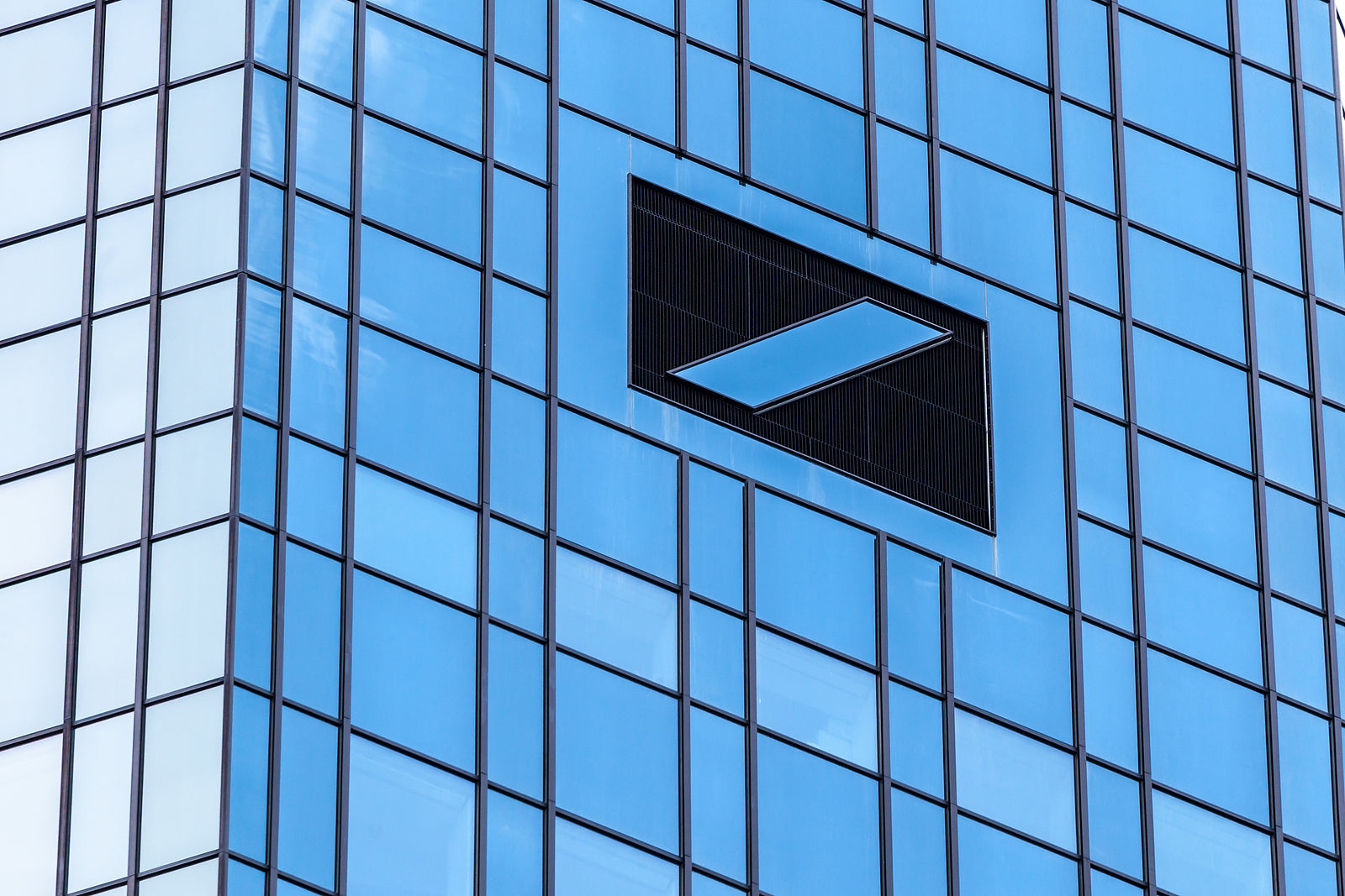 [Germany] Deutsche Bank to cut 3,500 jobs despite €4.2 billion profit in 2023