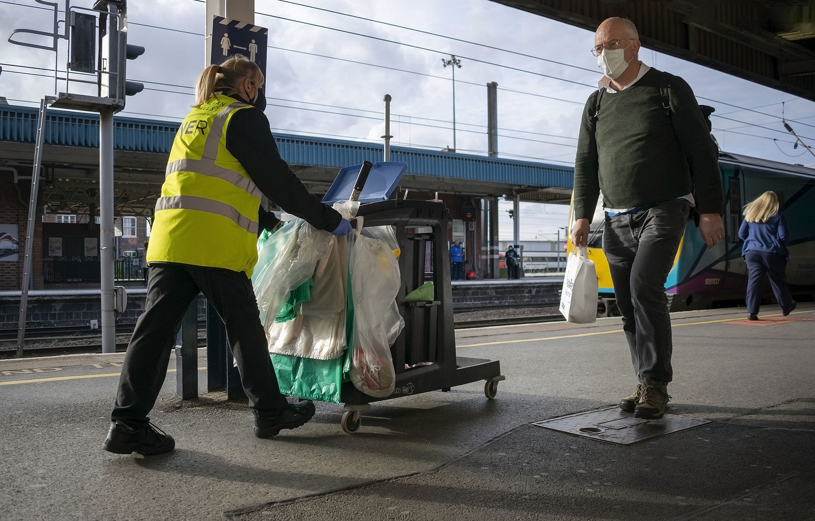 [UK] Minimum wage workers ‘worse off by more than £1000’