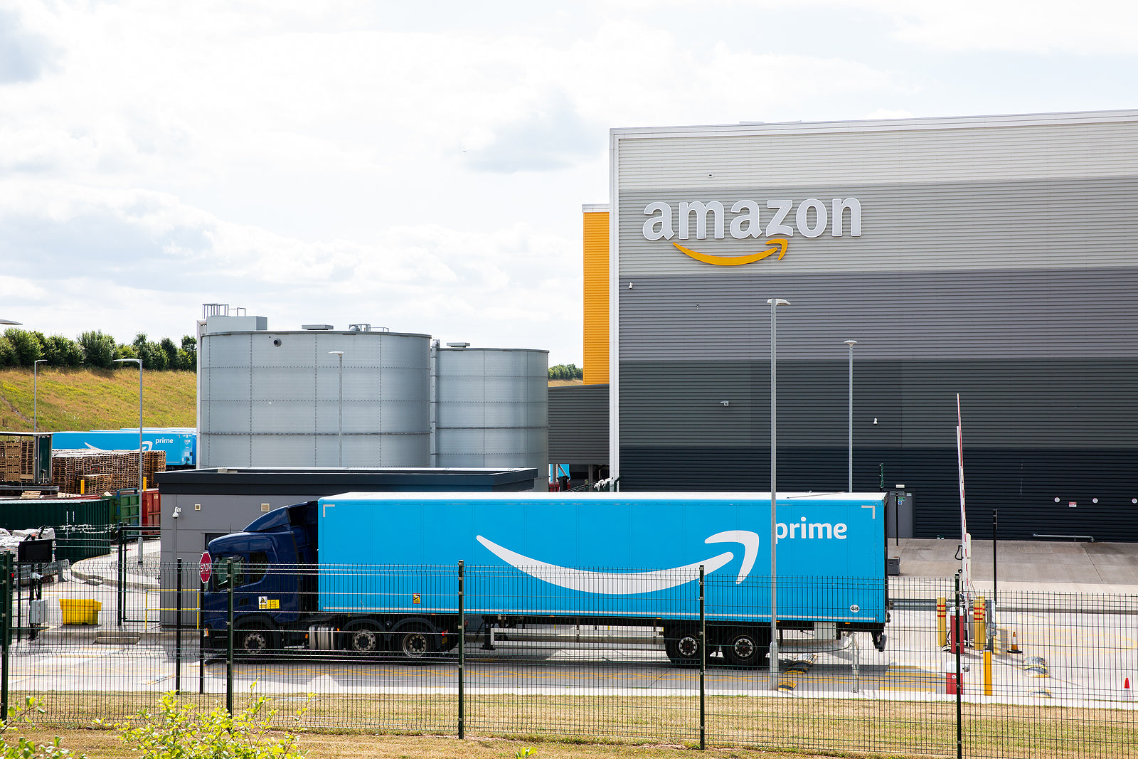 [UK] GMB calls for £15 minimum pay at Amazon warehouses