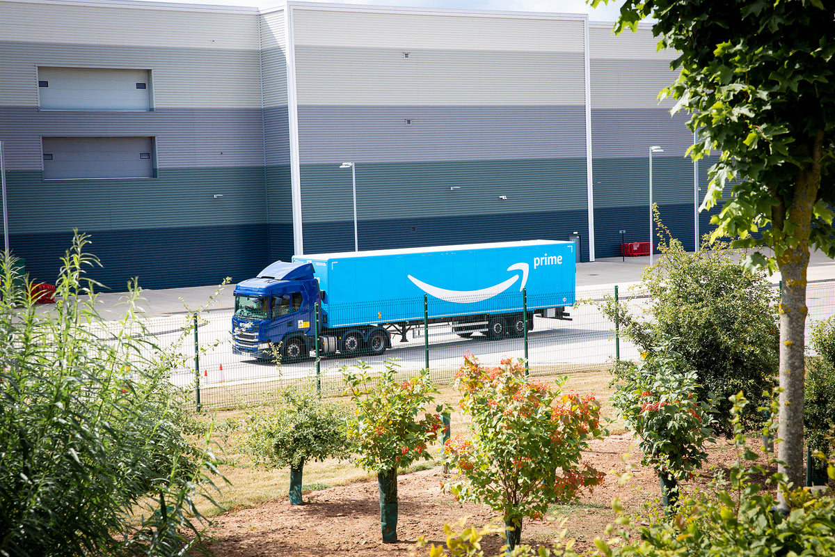 [UK] Workers at second Amazon warehouse vote to strike