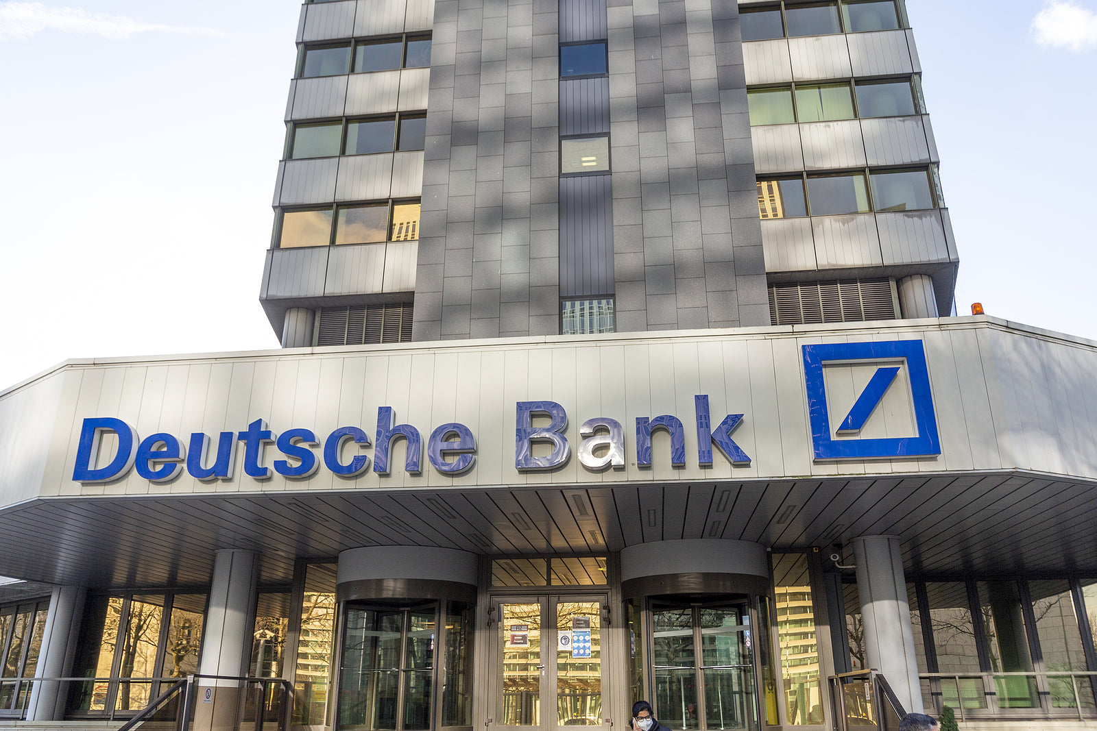 [Russia] Deutsche Bank will close IT operations