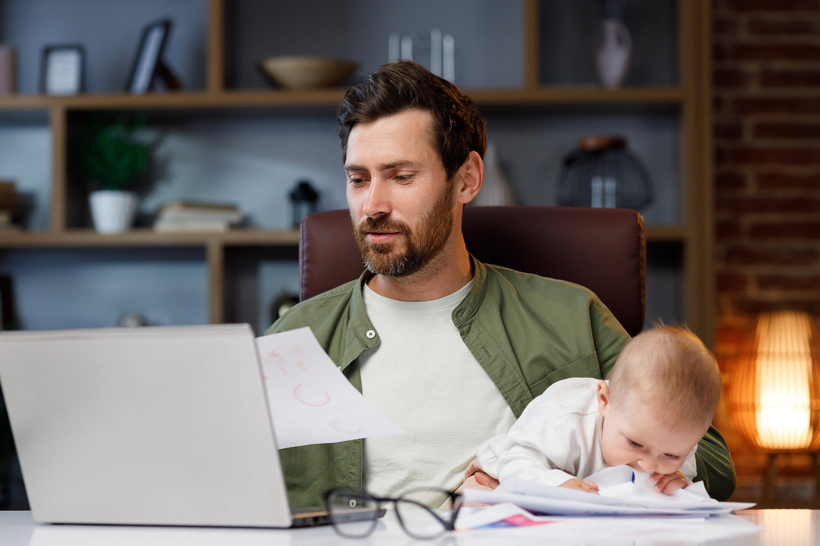 [UK] Financial worries mean 3 in 5 new dads don’t take full paternity leave
