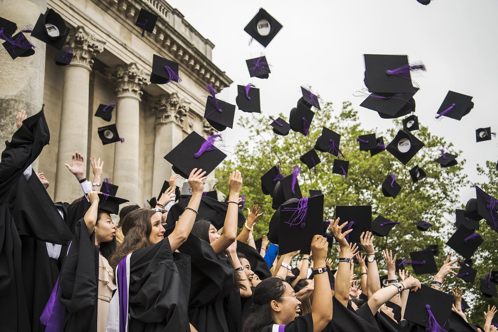 [UK] Soaring salaries and strongest job market in years for graduates
