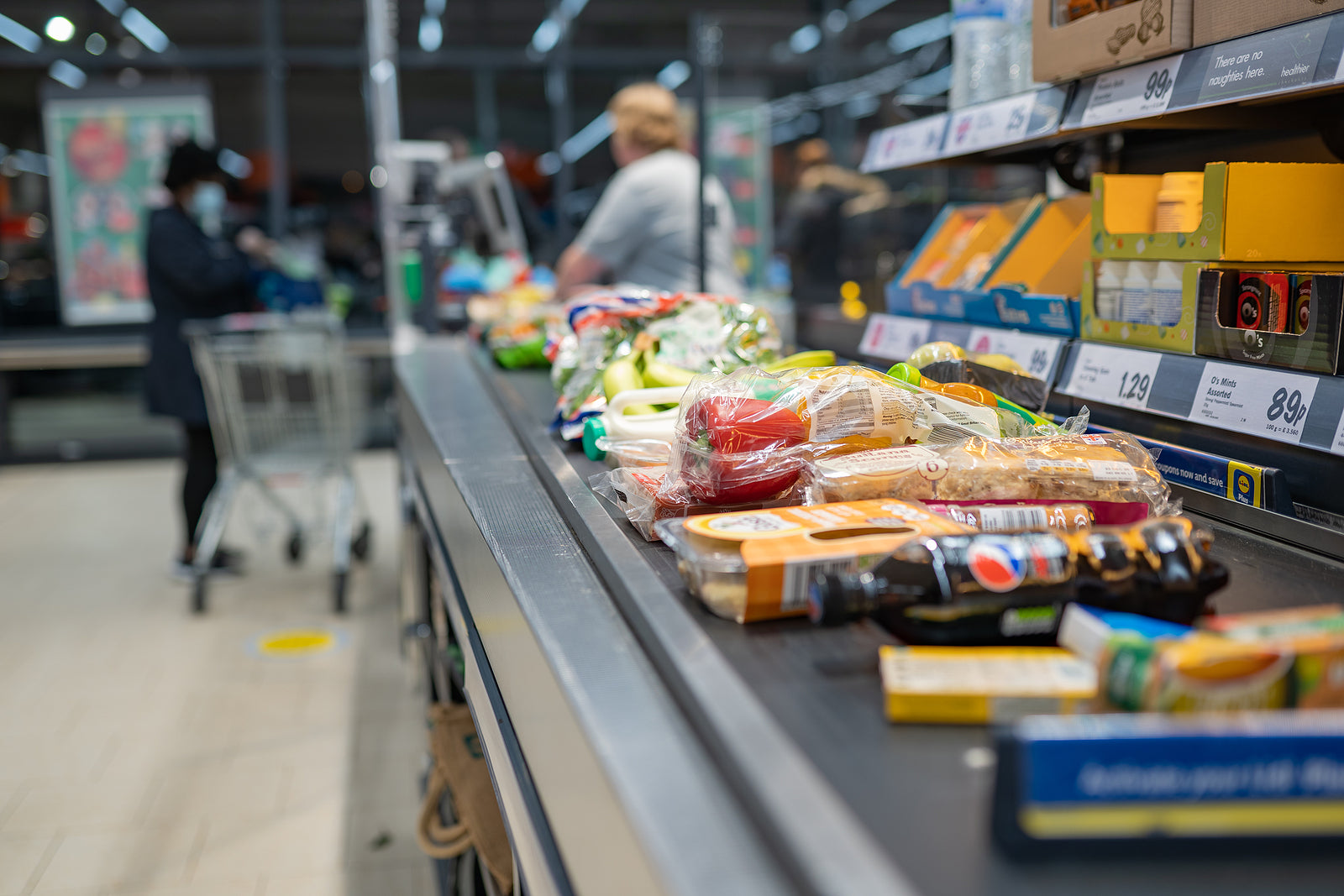[UK] Supermarket giants introducing new £13 wage rule