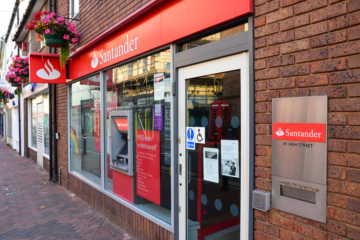 [UK] Santander offers inclusive parental leave policies