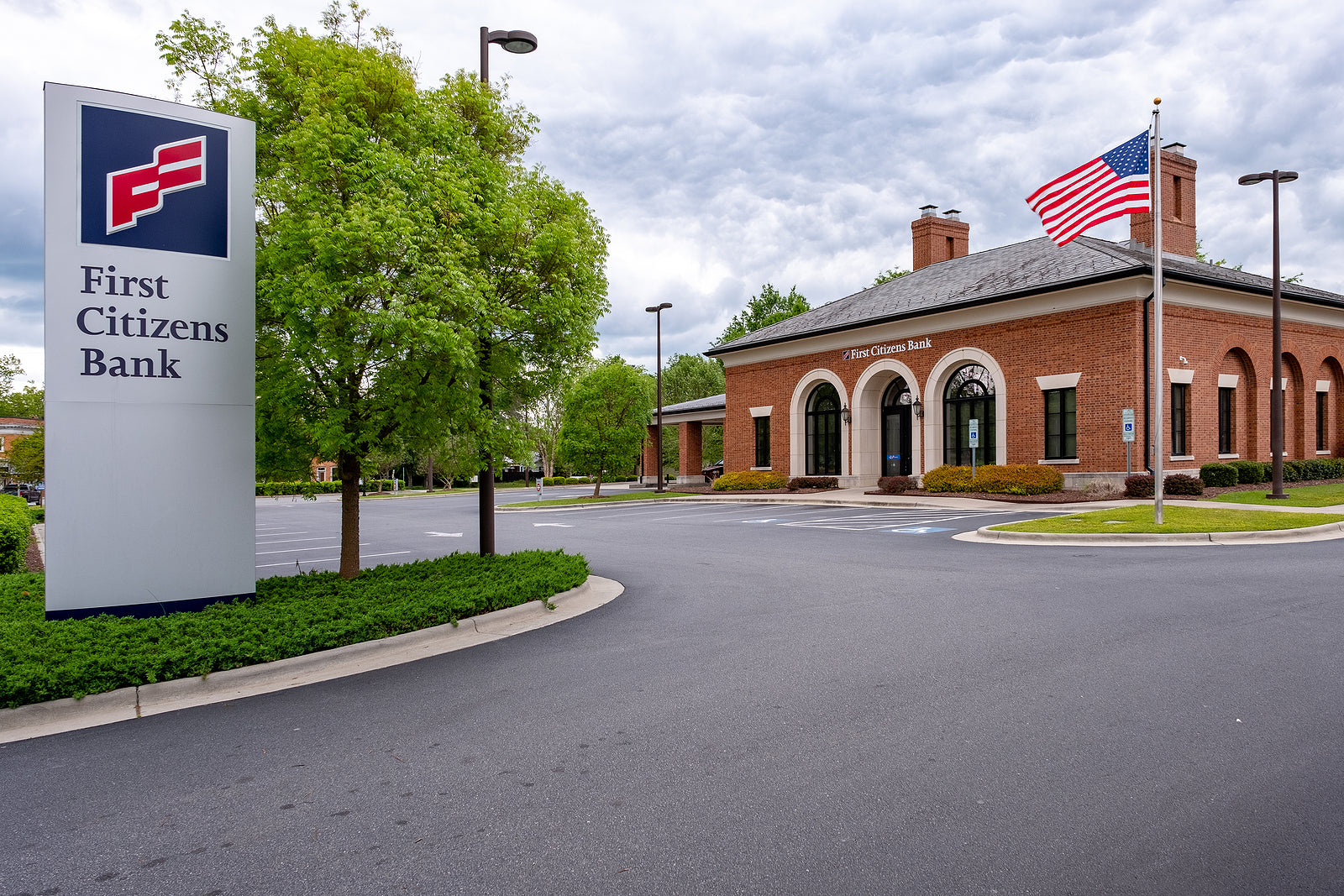 [US] Silicon Valley Bank bought by rival