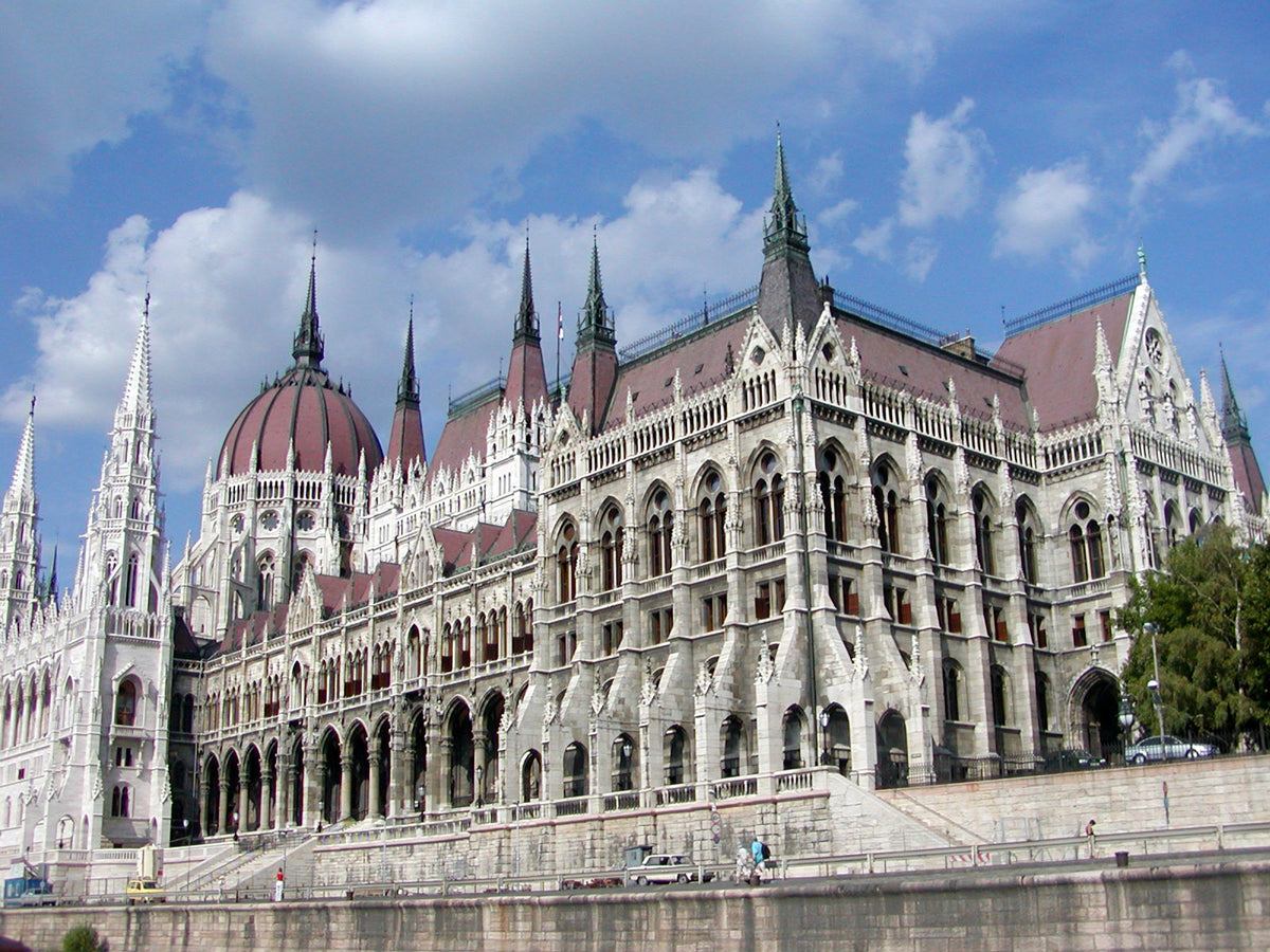 [Hungary] Call for European minimum wage adjustment and reinstatement of teachers