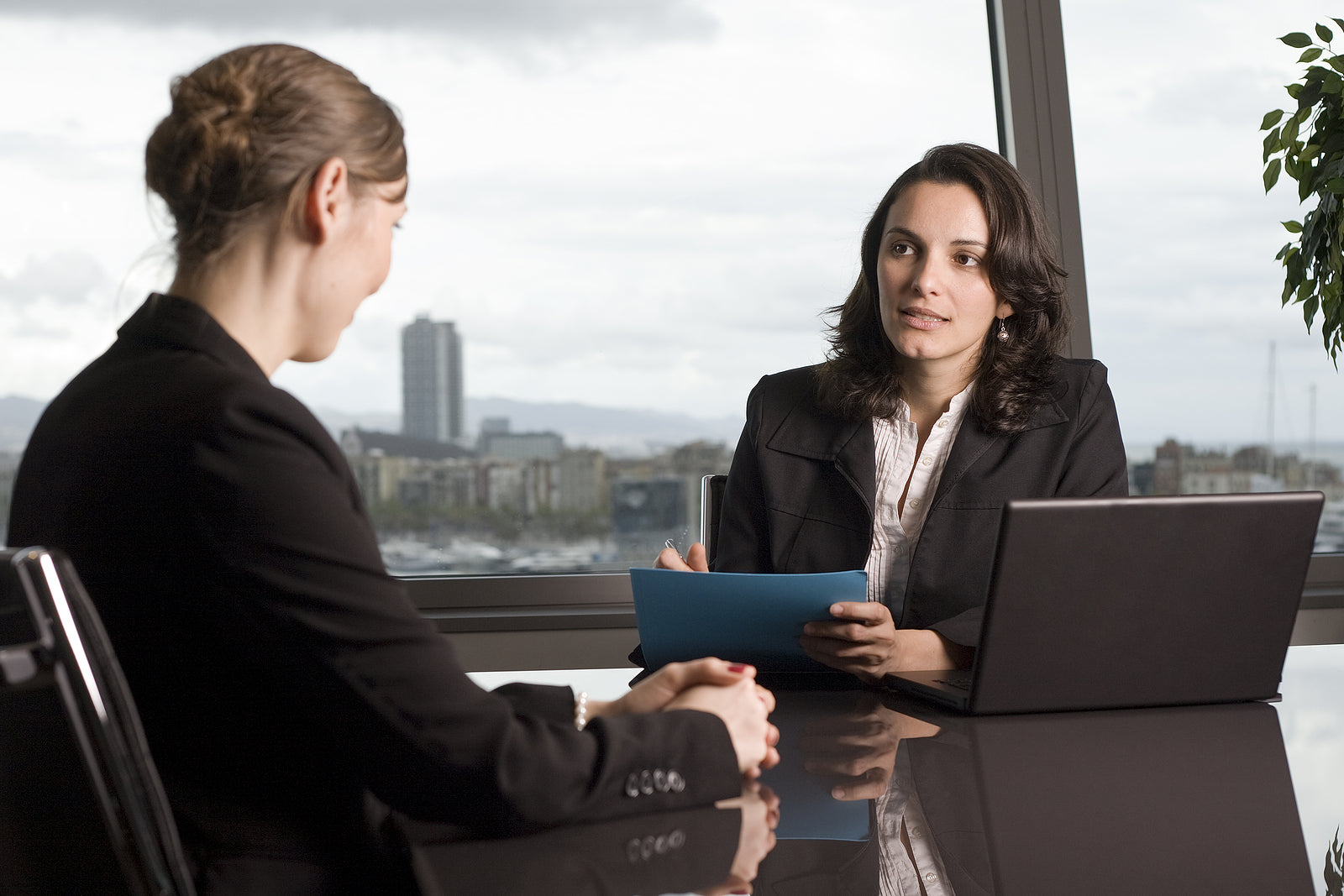 [Global] Employers must stop asking women their salary history