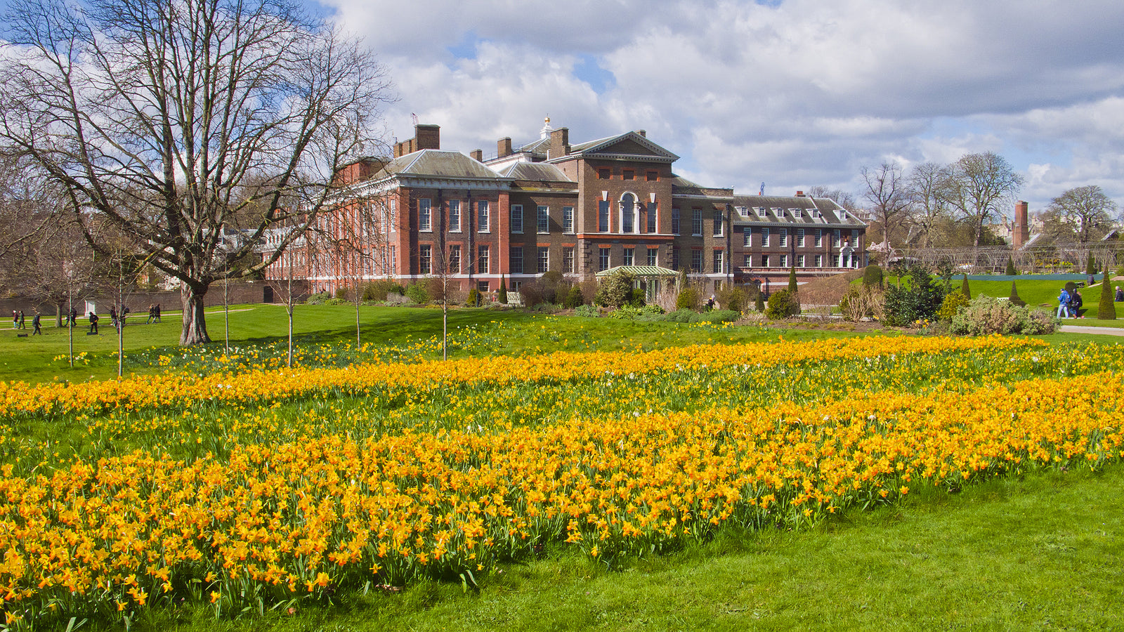 [UK] Legal fight over ethnicity pay gaps at historic London parks