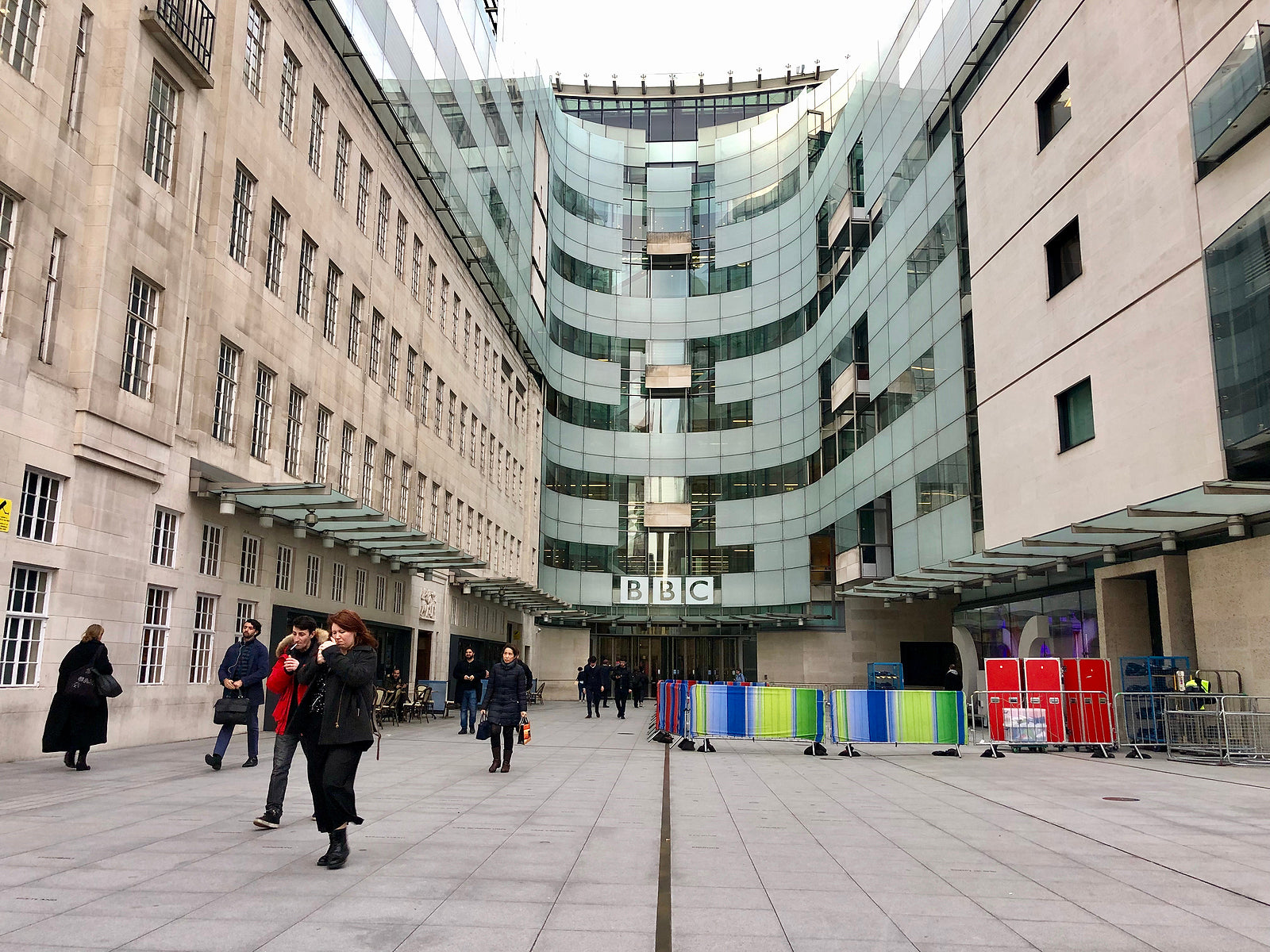 [UK] Sarah Sands criticises BBC pay disparity between presenters and producers