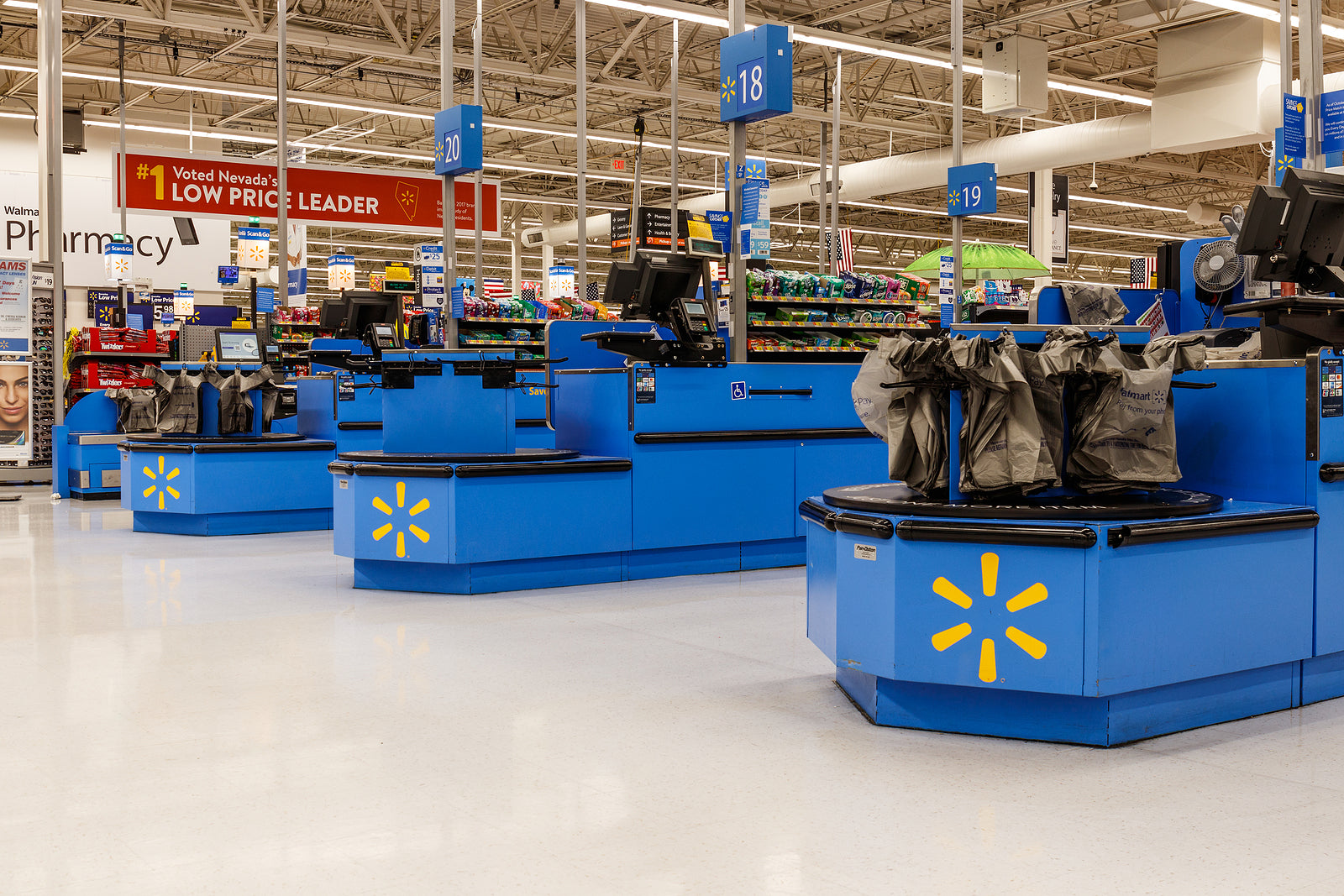 [US] Walmart hiring and wage pressures ease