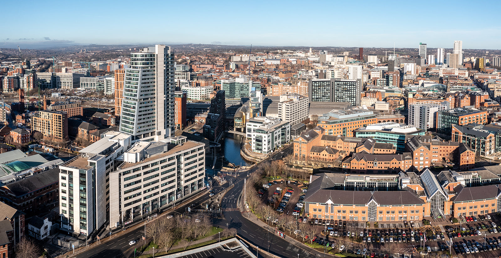 [UK] Leeds pays the highest regional salaries outside London