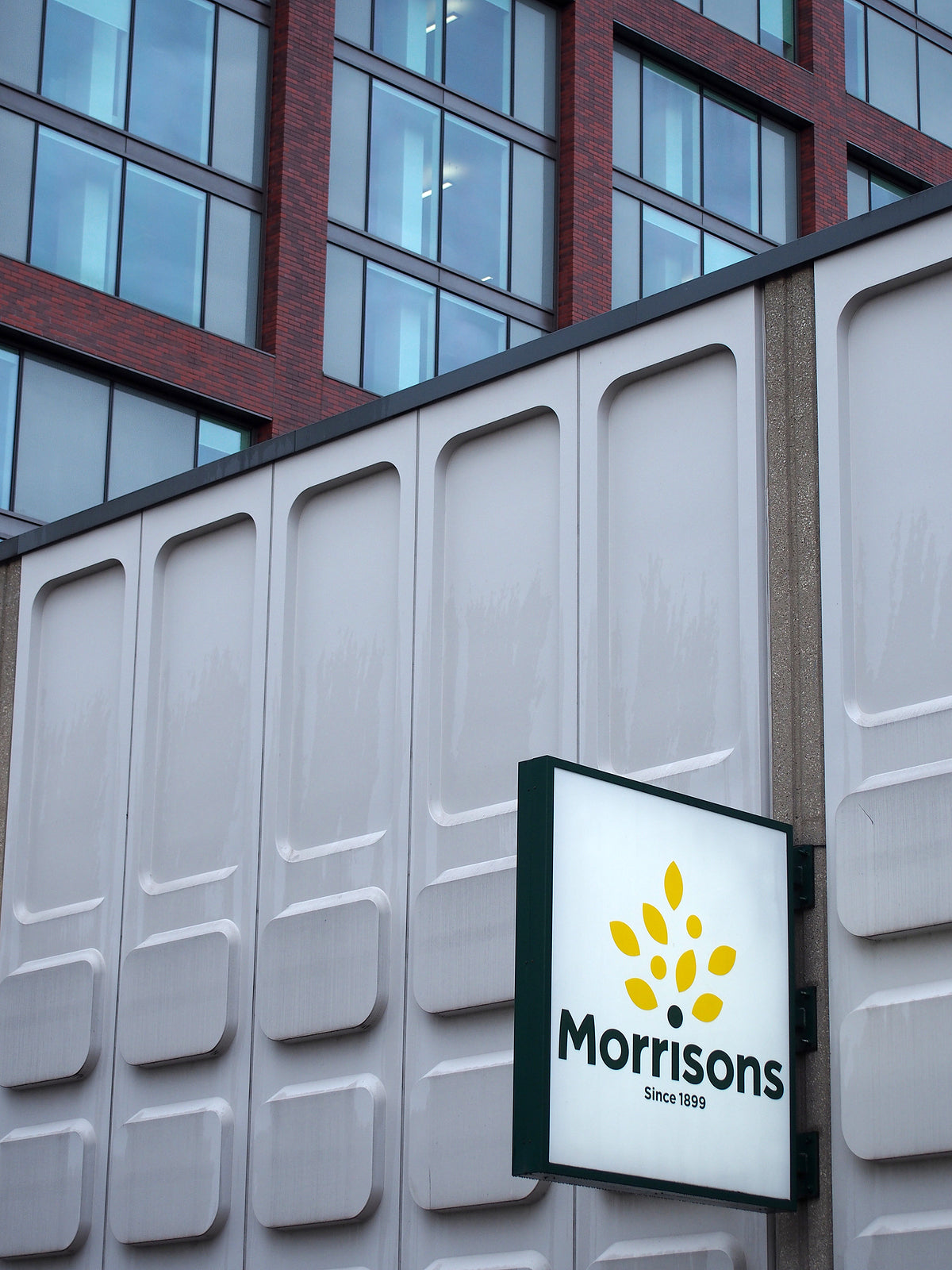 [UK] New pay offer suspends Morrisons warehouse strikes