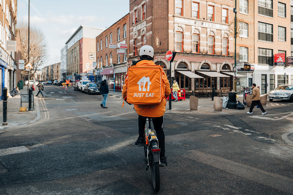 [UK] 7,000 Just Eat couriers join employment tribunal to improve workers’ rights
