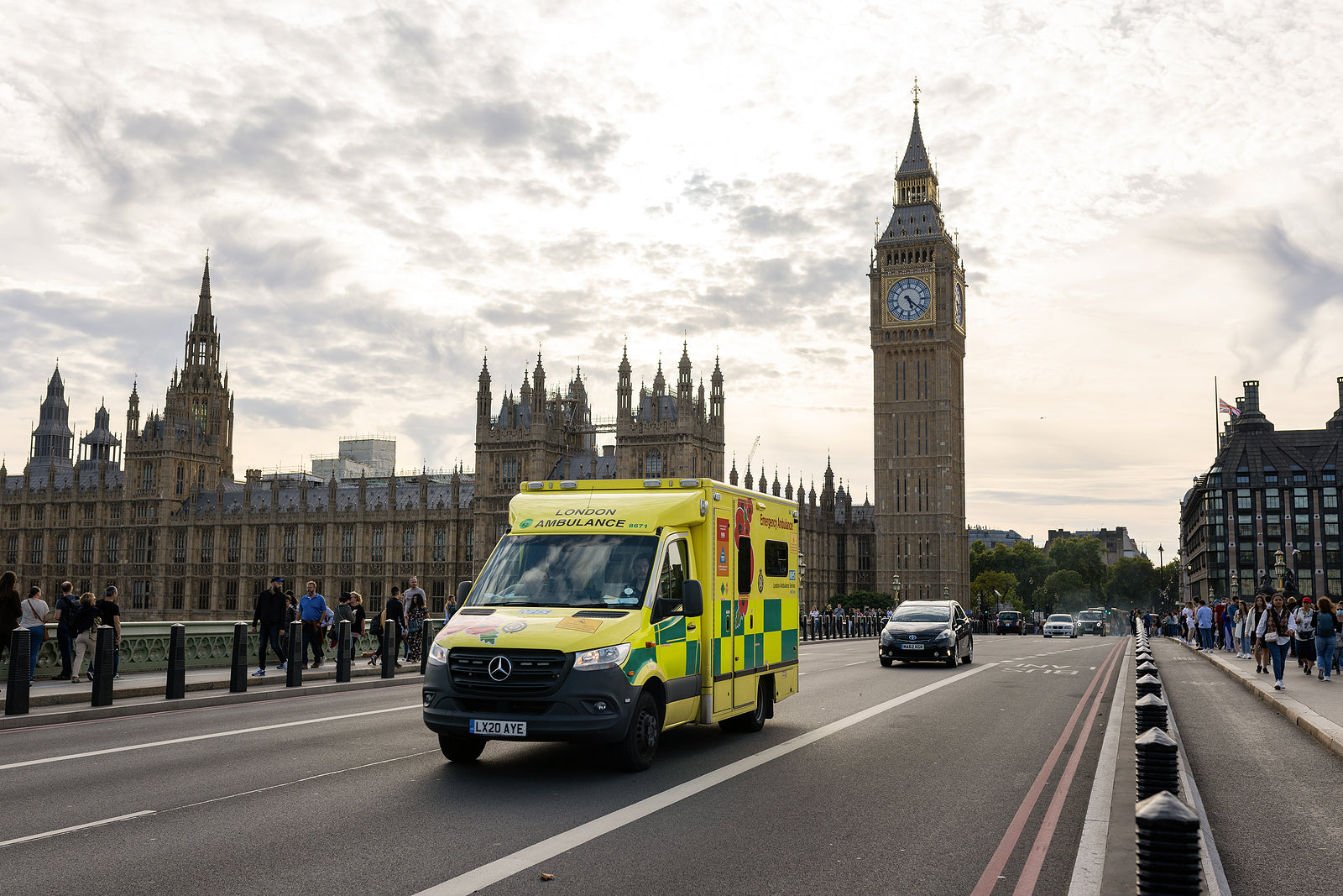 [UK] London Ambulance Service becomes Living Wage Employer