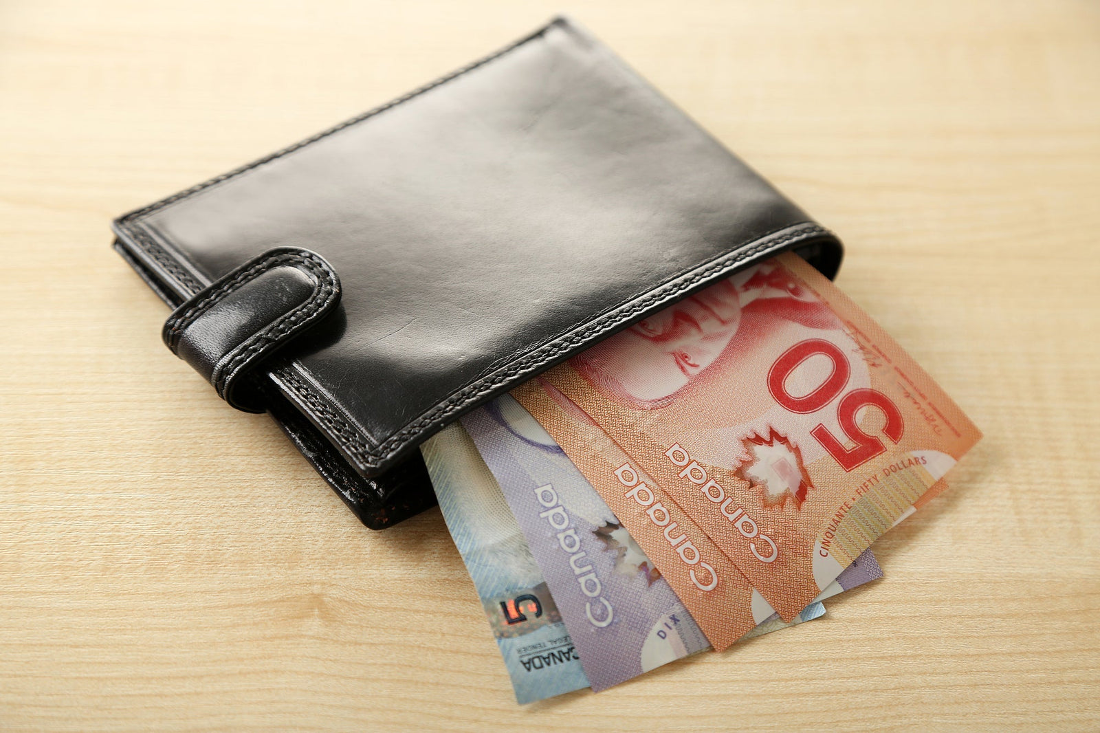[Canada] Majority of employers will keep salaries flat in 2026
