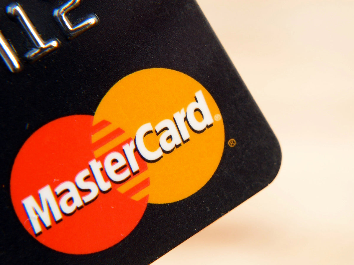 [UK] Fintech start-up launches on-demand pay pilot at data firm