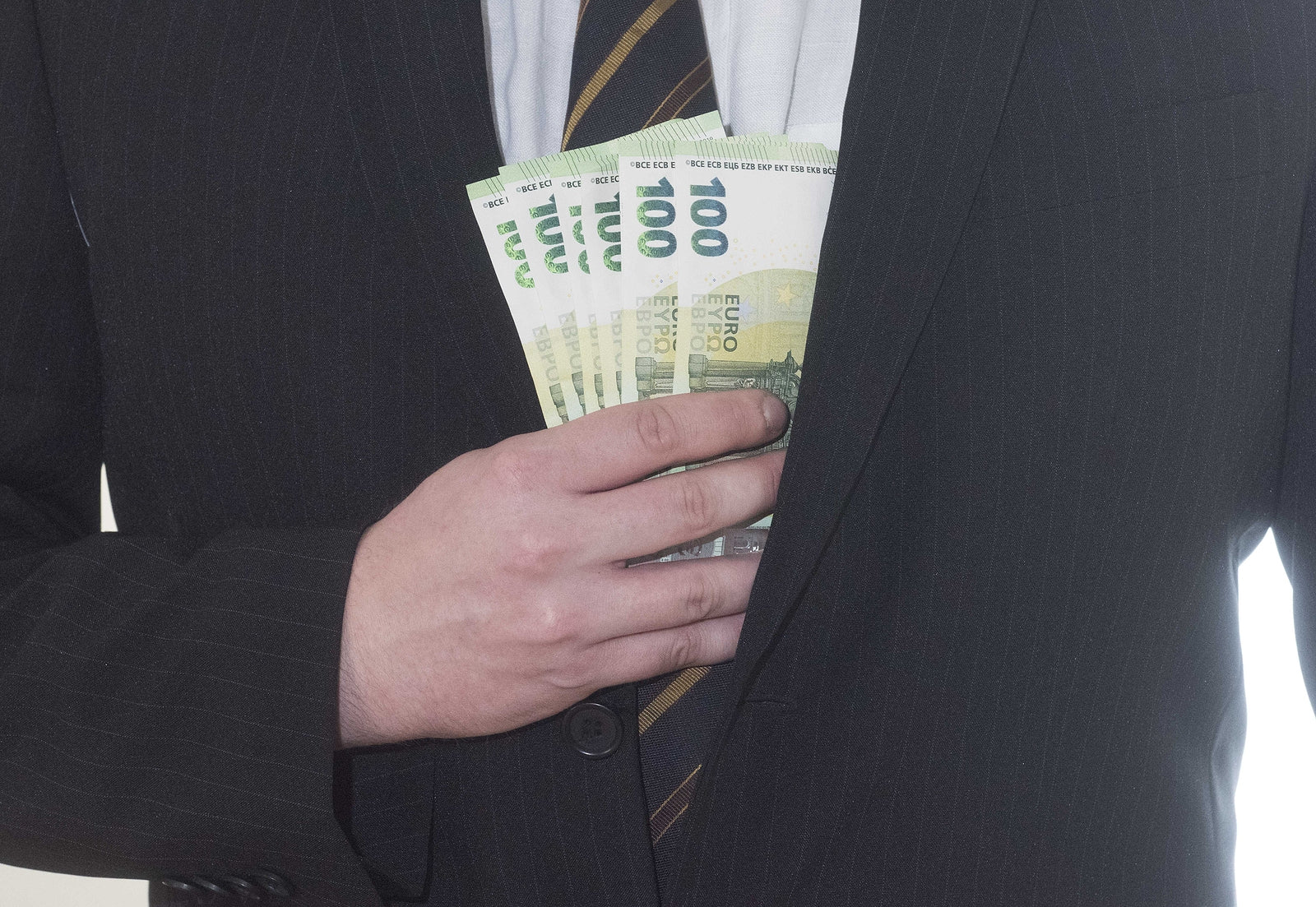 [Ireland] €1billion cost of self-employment scam to State