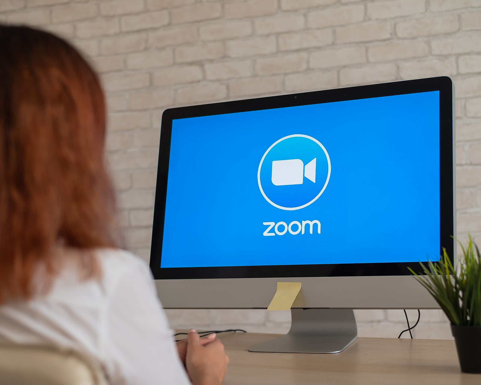 [Global] 15% of Zoom workforce laid off and executive salaries cut