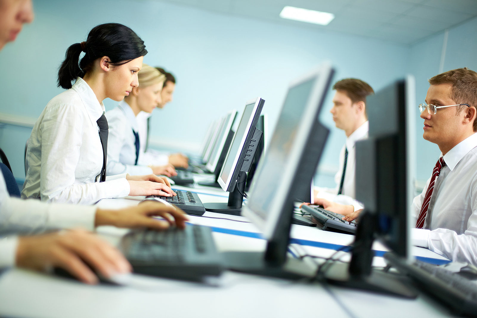 [UK Gender pay gap has widened for a third of FTSE 100 employers since 2017