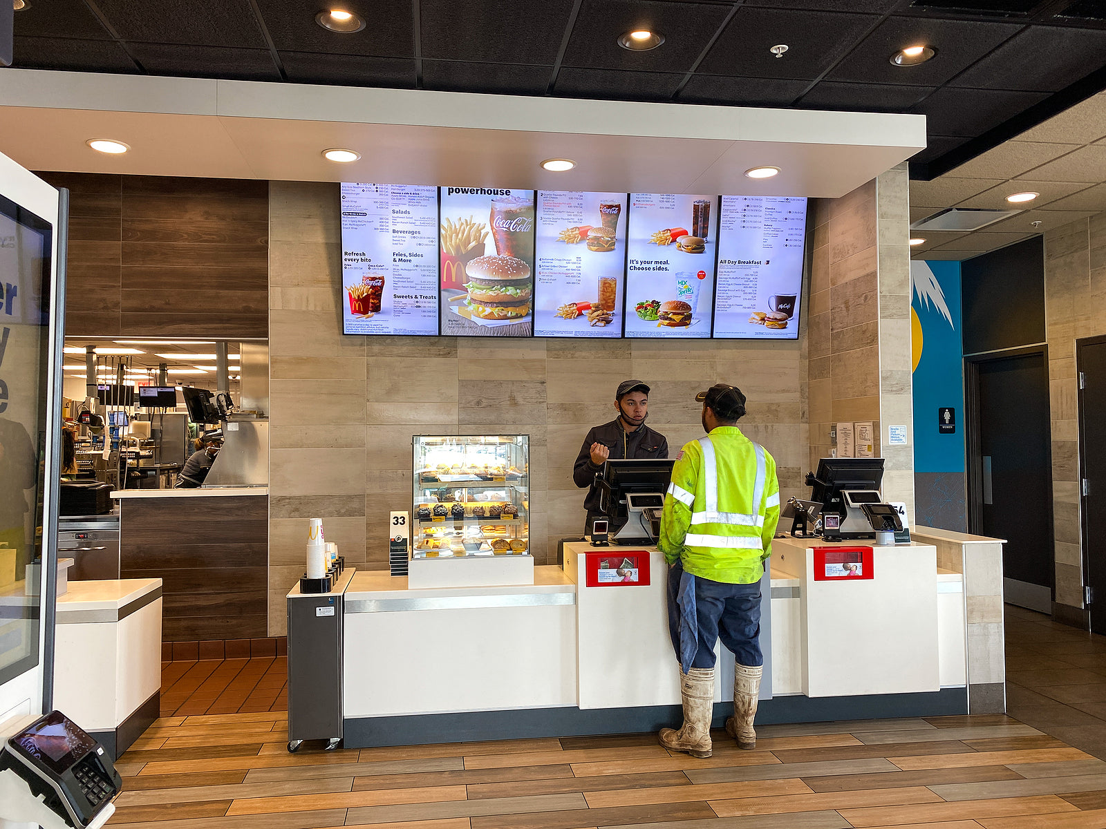 [US] Staff shortages continue despite wage increases