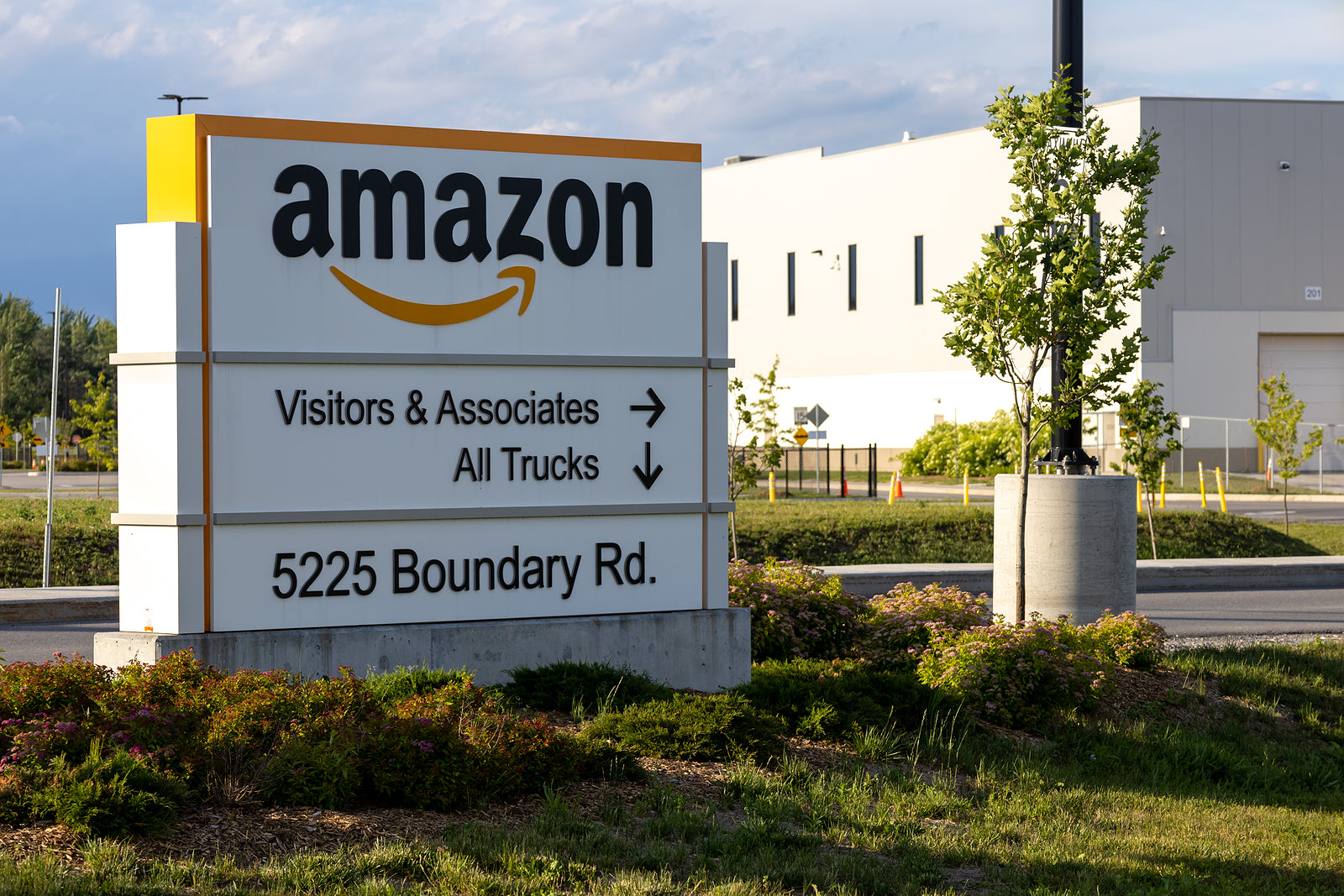 [Canada] Amazon discloses taxes for the first time
